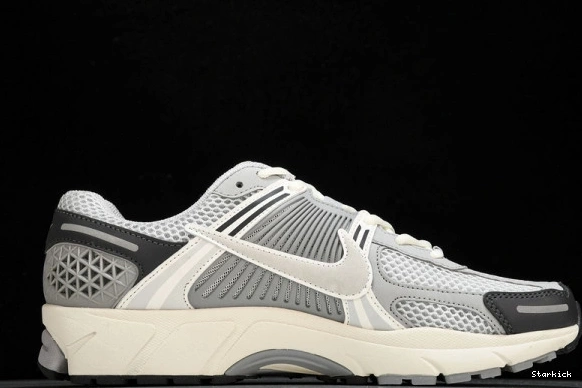  5 Grey Nike BV1358-001 Vast Zoom Vomero  0113